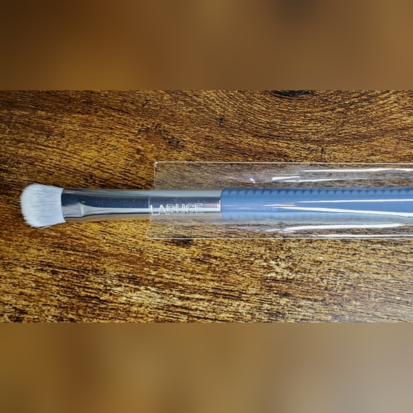 LARUCE BEAUTYCheek & Eyes Brush Set in Denim Blue - Picture 14 of 16